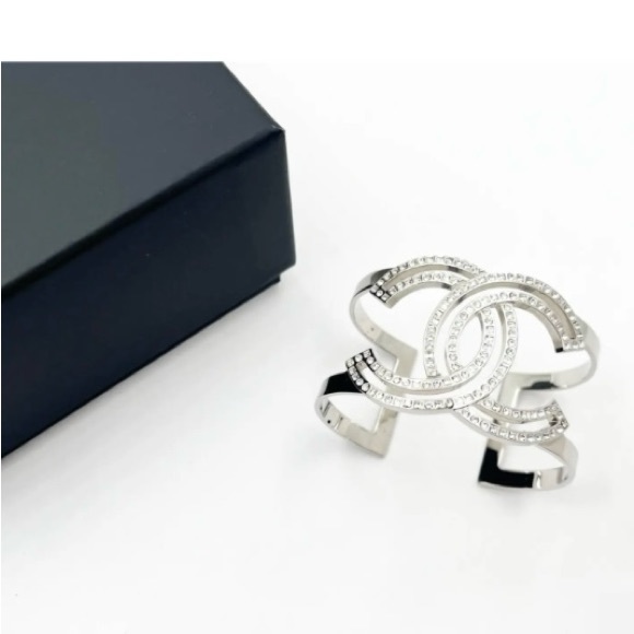 Chanel diamond cuff authentic - Picture 2 of 11